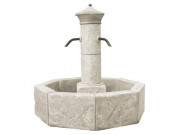 Fontaine centrale de jardin