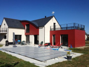 Garde-corps avec barreaux et tôle perforée