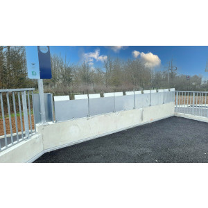 Garde corps pour déchetterie à bavette rabattable supérieure - Dim. L910 x H630 mm Ep. 40 mm