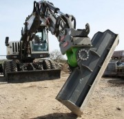 Godet de curage inclinable à moteur hydraulique