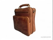 Grande sacoche en cuir Arizona - Dimension (H x l)  : 26 x 24 cm - 2 grandes poches et 4 compartiments