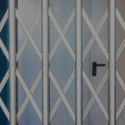 Grille accordéon coulissante en acier galvanisé