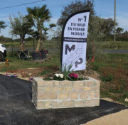 Jardinière en pierre naturelle mobile