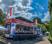 Location camion podium 60m² - Scène 9x2 m - Espace VIP avec bar 