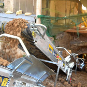 Location tapis roulant pour gravats en sous sol - Longueurs : 3 à 6 m - Largeur de la bande : 400 mm - Vitesse de la bande : jusqu’à 32 m/min - Capacité : 90 t/h