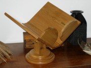 Lutrin incunable sur pivot pour livre A4