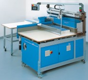 Machine de de mise sous bande de table