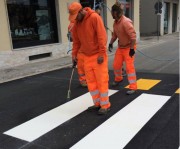 Marquage au sol ligne blanche en thermoplastique