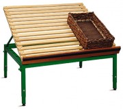 Meuble présentoir pour fruits et légumes en osier