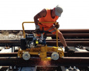 Meuleuse pour reprofilage sur rails