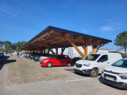 Ombrière bois photovoltaïque - Dimensions : 7500 x 6000 mm - Hauteur de passage : 2600 mm - Capacité : 3 places de parking