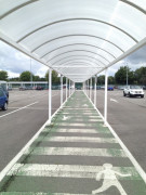 Allée piétonne couverte