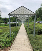 Allée piétonne couverte