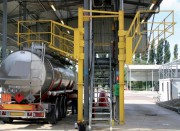 Passerelle abattante double pour dôme de véhicule