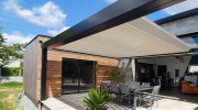 Pergola bioclimatique orientable rétractable