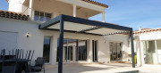 Pergola aluminium bioclimatique pour terrasse - Lame plate orientable de 217 mm