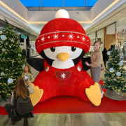 Pingouin géant avec salopette MARSHALL - 230V - L.190 x P.150 x H.225 cm