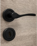 Poignée de porte sur rosace sans perçage