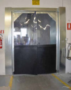 Porte battante flexible