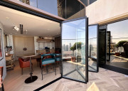 Baie vitrée en accordéon - Dim. panneau L120 x H450 cm max.