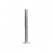 Poteau de protection en acier sur platines