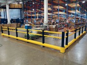 Poteau de sécurité pour entrepôt et voie piétonne à fixation au sol