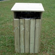 Poubelle en bois avec porte ouvrante