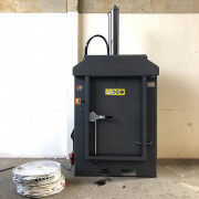 Presse à fûts et bidons 60 à 220 l - Force de compactage 25 t - Cycle 40 s