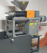 Presse à huile universelle - Débit jusqu'à 80 kg/h - Puissance moteur : 5,5 kW