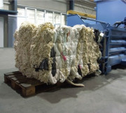 Presse à balle horizontale pour mousse - 420 kN - Poids balles 450 kg