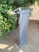 Pupitre en plexiglas avec embase micros