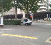 Ralentisseurs avec dents réfléchissantes