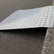 Rampe de passage trottoir - Aluminium - 950 x 825 mm