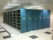 Rayonnage mobile sur rail à commande électrique