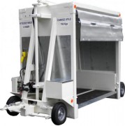 Remorque surbaissée à plateau hydraulique articulé