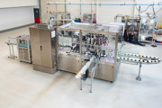 Remplisseuse boucheuse polyvalente pour pots et flacons - Cadence maximale : 60 cps/min - Capacité de remplissage : 1 à 1000 ml - Couple de vissage : jusqu'à 10 N.m