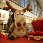 Renne géant en peluche pour magasin - brun et beige - 260 x 160 x 160 cm - 230V