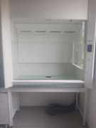 Sorbonne à poser sur paillasse de laboratoire