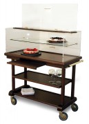 Table à fromage et desserts en bois avec coupole