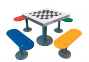 Table d’échecs extérieure avec 4 bancs indépendants