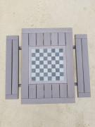 Table de jeux échecs et dames extérieur - en matériau recyclé - Dimensions : 114 x 150 x 80 cm