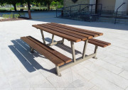 Table de pique-nique extérieure - En acier thermolaqué et bois traité autoclave classe 4 - Dimensions : L.2000 x l.1670 x H.800 mm - Poids : 124 kg