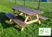 Table de pique-nique forestière en bois