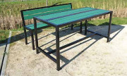 Table et banc en plastique recyclé
