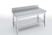Table soubassement adossée