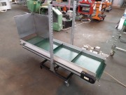 Tapis convoyeur à tasseaux d'occasion