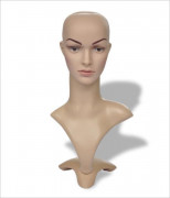 Visage de mannequin femme pour vitrine 