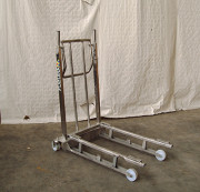 Transpalette pour bacs - Charge 200 kg - Bac de 30 à 60 L - Levée de 100 à 155 mm