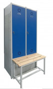 Vestiaire de sport avec banc