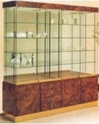 Vitrine avec 4 étagères en verre sur crémaillère